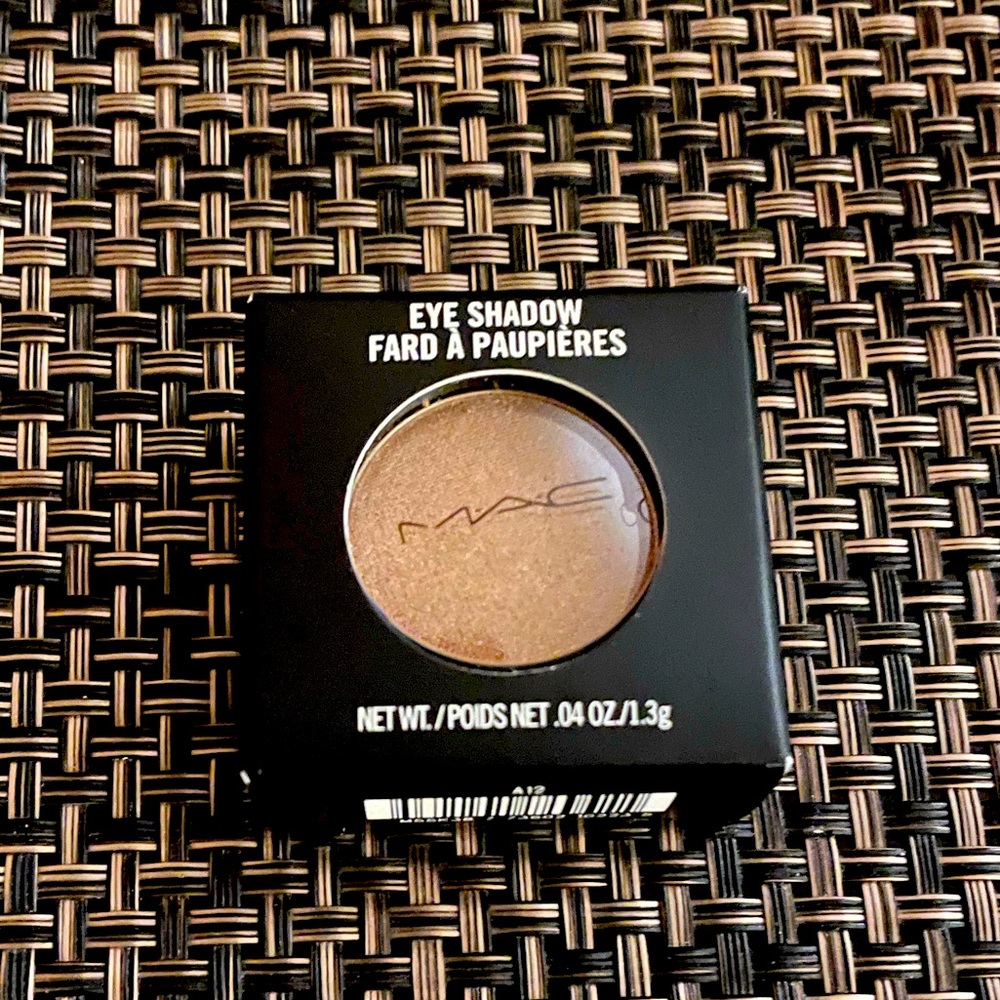 NWT- MAC- Eyeshadow “All That Glitters”